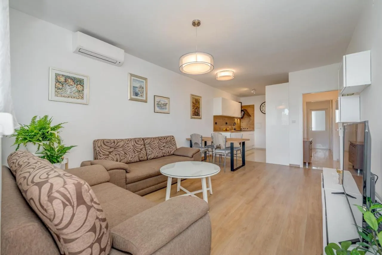 Apartment Asti Σπλιτ